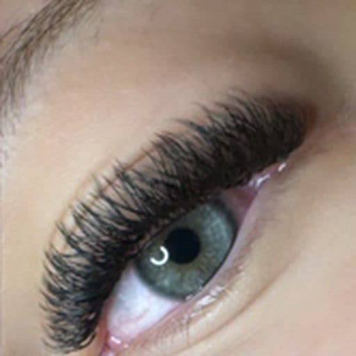 Olho verde com volume brasileiro princesa aplicado